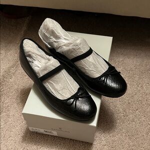 Bandolino Phalon Black Flats